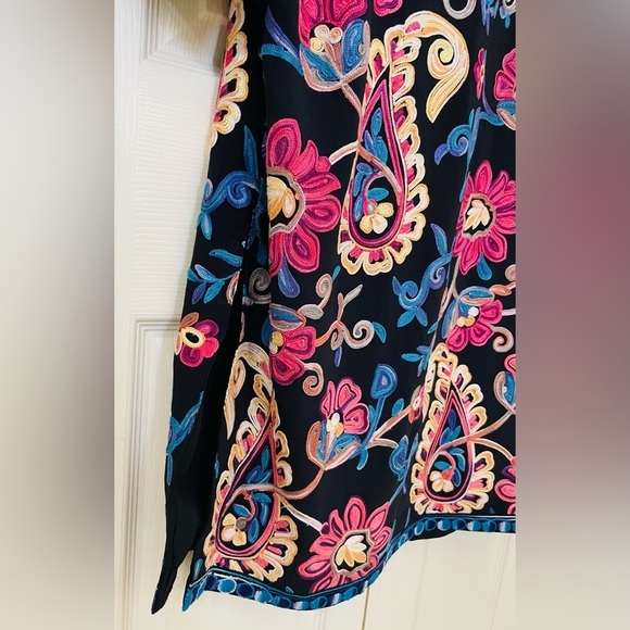 ⭐️RARE⭐️Chico's Black Floral Embroidered Ruana Covering Cardigan(S/M) - Picture 7 of 7